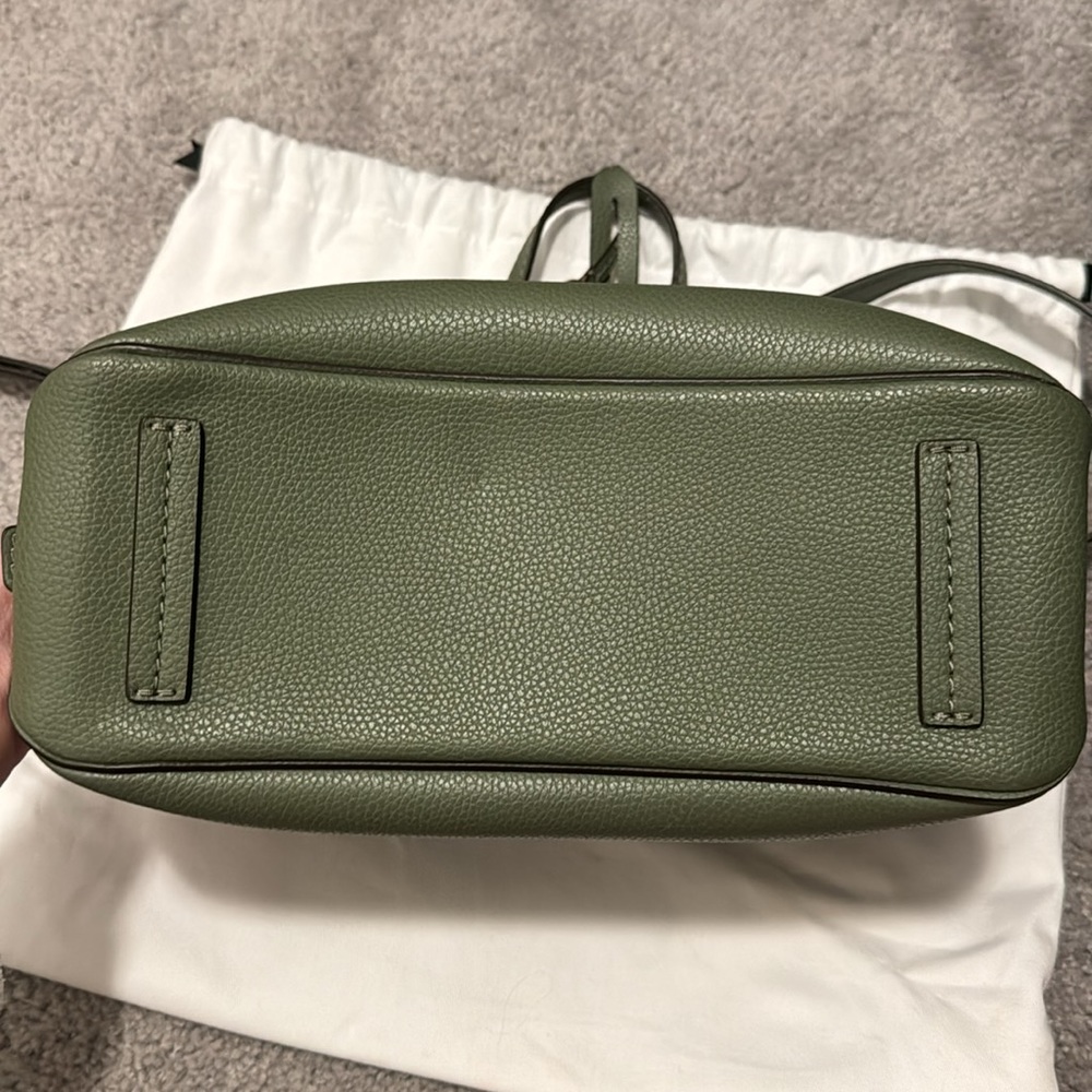 Genuine Marc Jacobs sage green leather crossbody bag. Excellent condition. - Picture 4 of 8